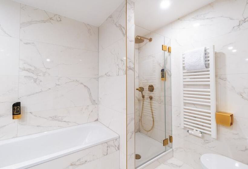 Номер Премиум, Suitess