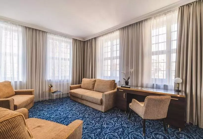 Suite Premium, Suitess