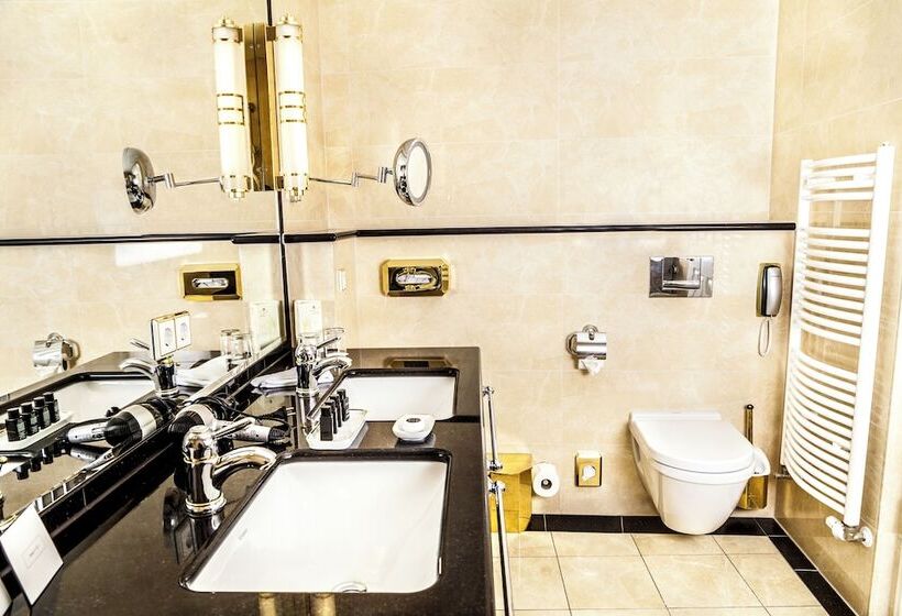 行政房间, Suitess