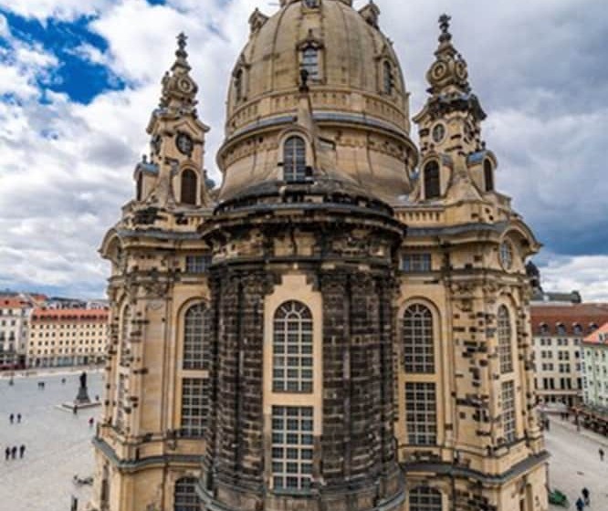 初级行政套房, Suitess