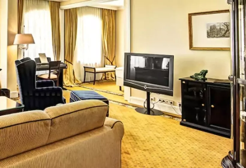 Suite Executive, Suitess