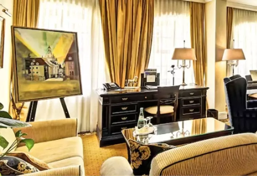 Suite Executive, Suitess