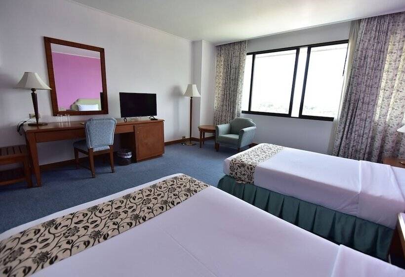 חדר סופריור, Thumrin Thana