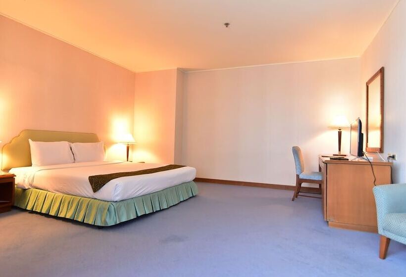 חדר דלוקס, Thumrin Thana