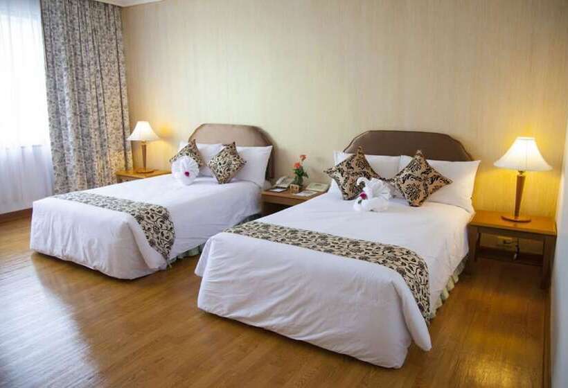 חדר פרמיום, Thumrin Thana