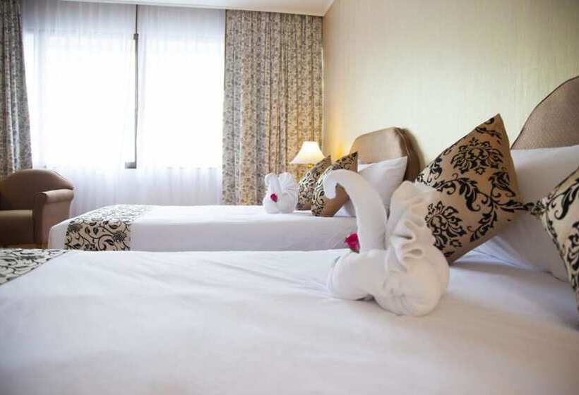 חדר פרמיום, Thumrin Thana