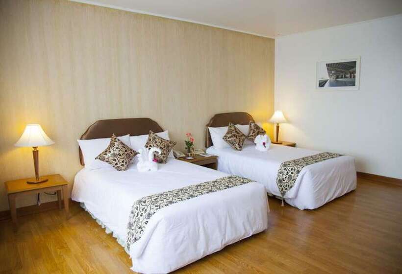 חדר פרמיום, Thumrin Thana