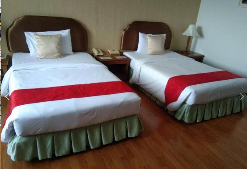 חדר סופריור, Thumrin Thana