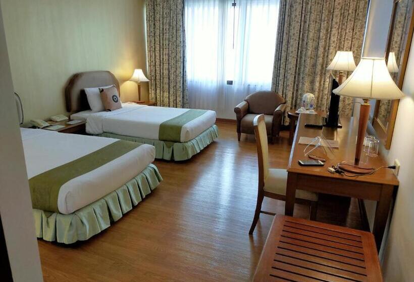 חדר סופריור, Thumrin Thana