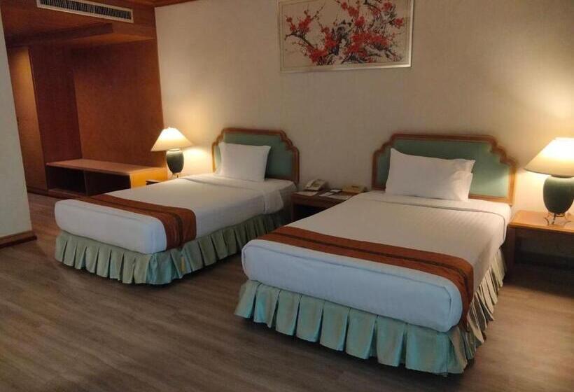 חדר סופריור, Thumrin Thana