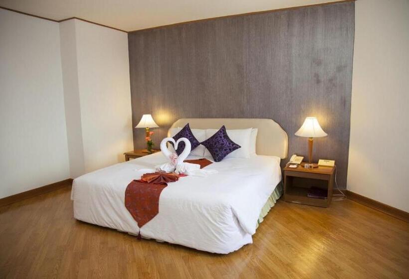 חדר פרמיום, Thumrin Thana