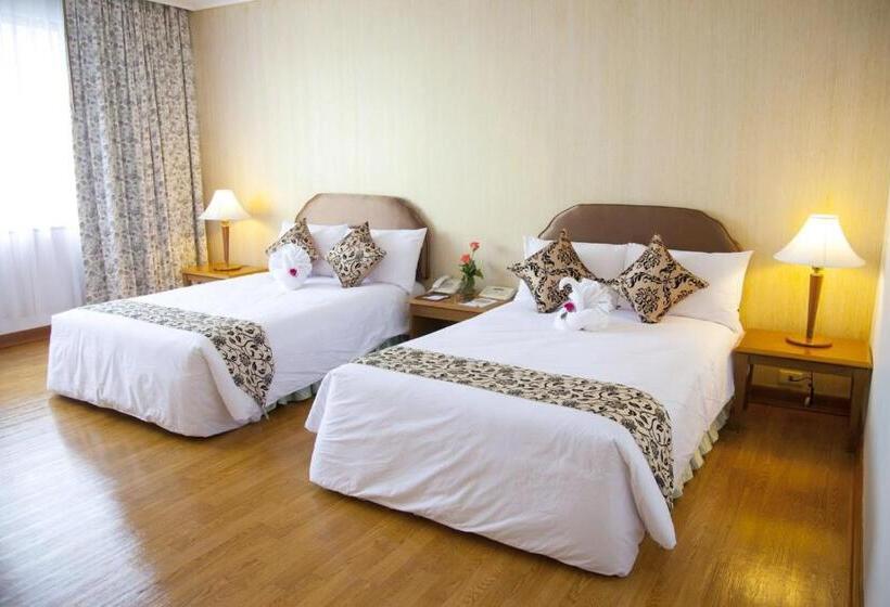 חדר פרמיום, Thumrin Thana