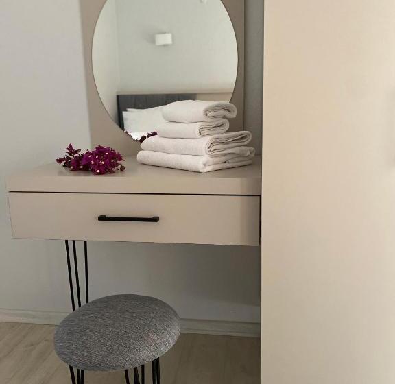 Апартаменты 1 Спальня, Merve Apartments, Your Home From Home In Central Bodrum, Street Cats Frequent The Property, Not All
