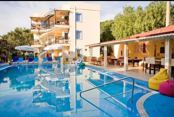 آپارتمان 1 خوابه, Merve Apartments, Your Home From Home In Central Bodrum, Street Cats Frequent The Property, Not All