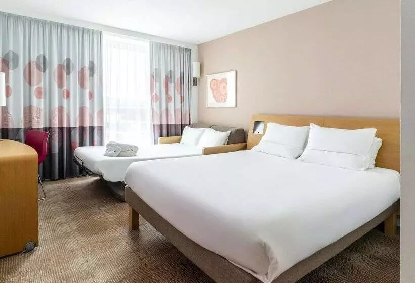 Deluxe Room, Novotel Edinburgh Park