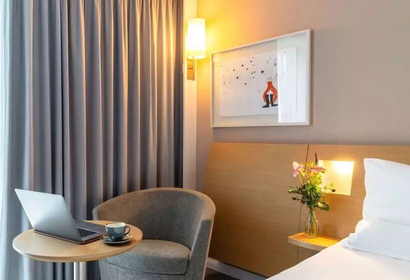 Superior Room Adapted for people with reduced mobility, Novotel Edinburgh Park