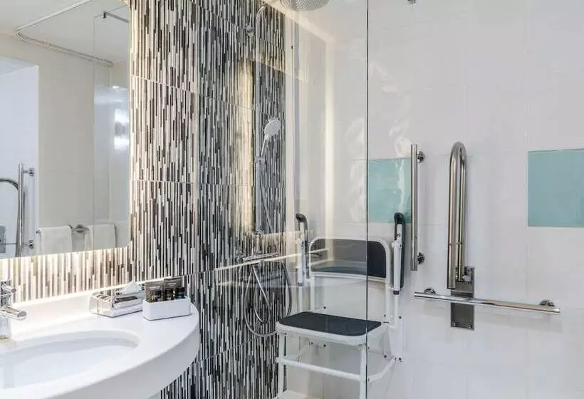 Superior Room Adapted for people with reduced mobility, Novotel Edinburgh Park