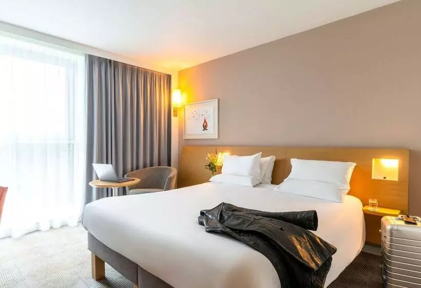 Superior Room Adapted for people with reduced mobility, Novotel Edinburgh Park