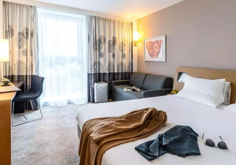 Deluxe Room, Novotel Edinburgh Park