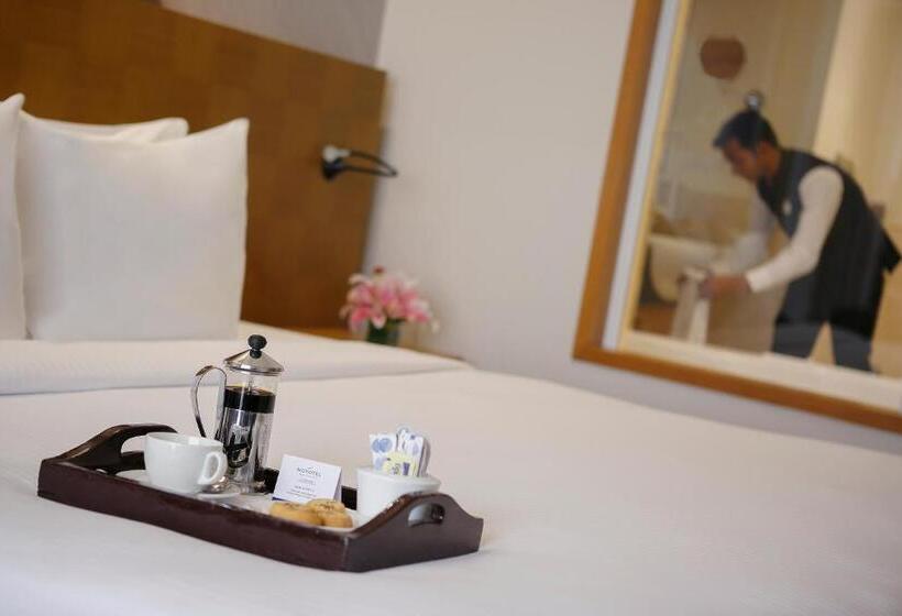 Номер Superior, Novotel Hyderabad Convention Centre