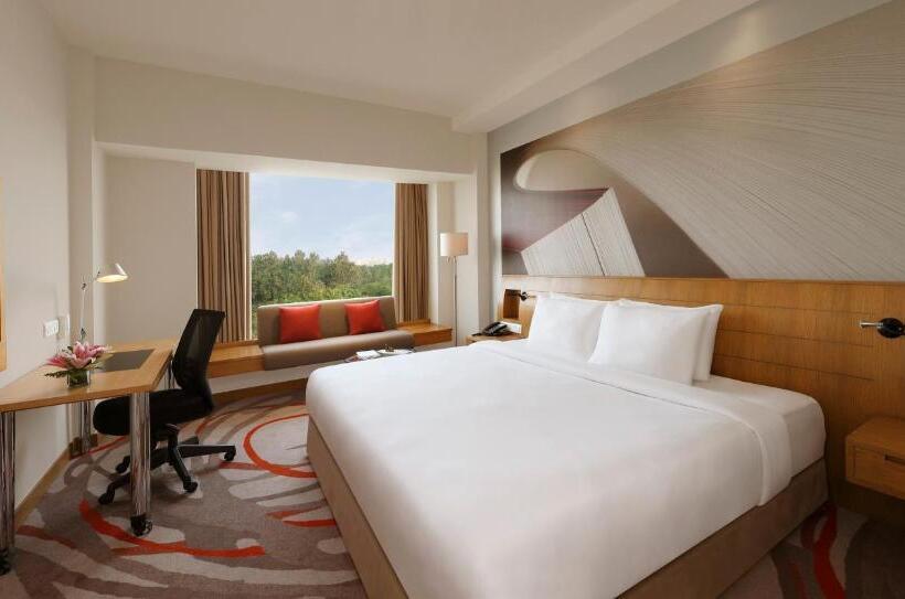 Номер Executive Кровать Квин, Novotel Hyderabad Convention Centre