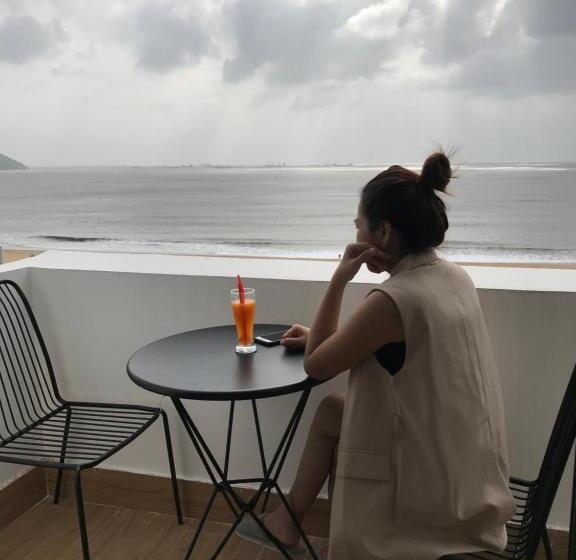اتاق لوکس با بالکن و چشم‌انداز دریا, Hoàng Hưng Quy Nhơn