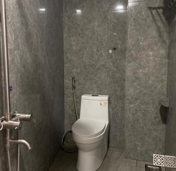 اتاق استاندارد چهار تخته, Hoàng Hưng Quy Nhơn