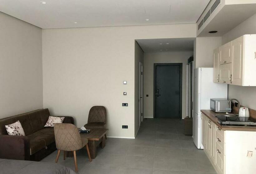 اتاق خانوادگی, Sea Breeze Lighthouse