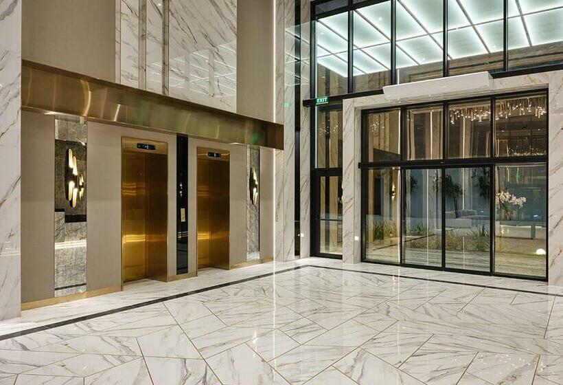 اتاق خانوادگی, Sea Breeze Lighthouse