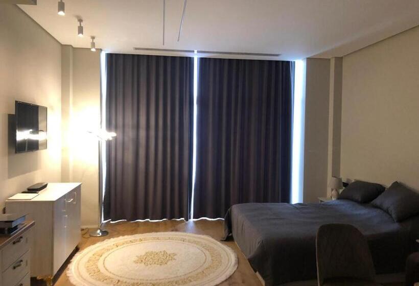 اتاق خانوادگی, Sea Breeze Lighthouse