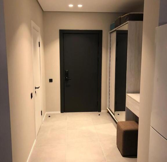 اتاق خانوادگی, Sea Breeze Lighthouse