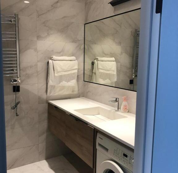 اتاق خانوادگی, Sea Breeze Lighthouse