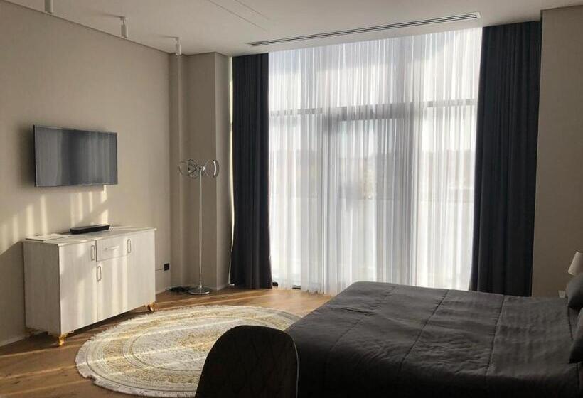 اتاق خانوادگی, Sea Breeze Lighthouse