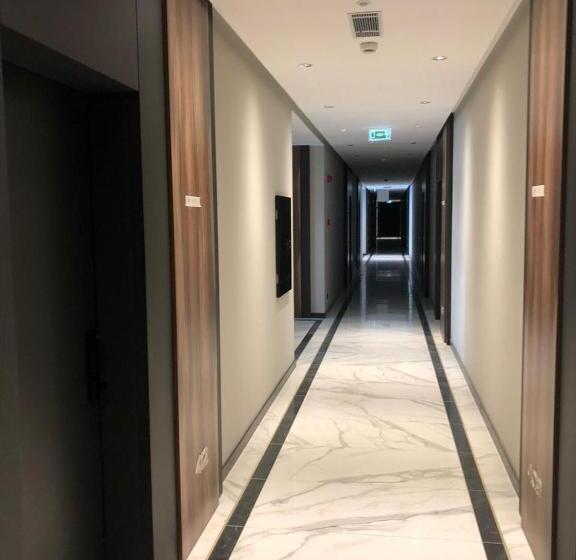 اتاق خانوادگی, Sea Breeze Lighthouse