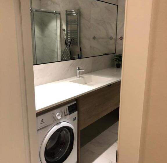 اتاق خانوادگی, Sea Breeze Lighthouse