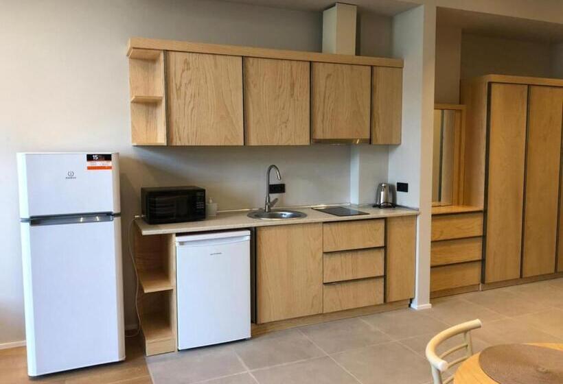 اتاق خانوادگی, Sea Breeze Lighthouse