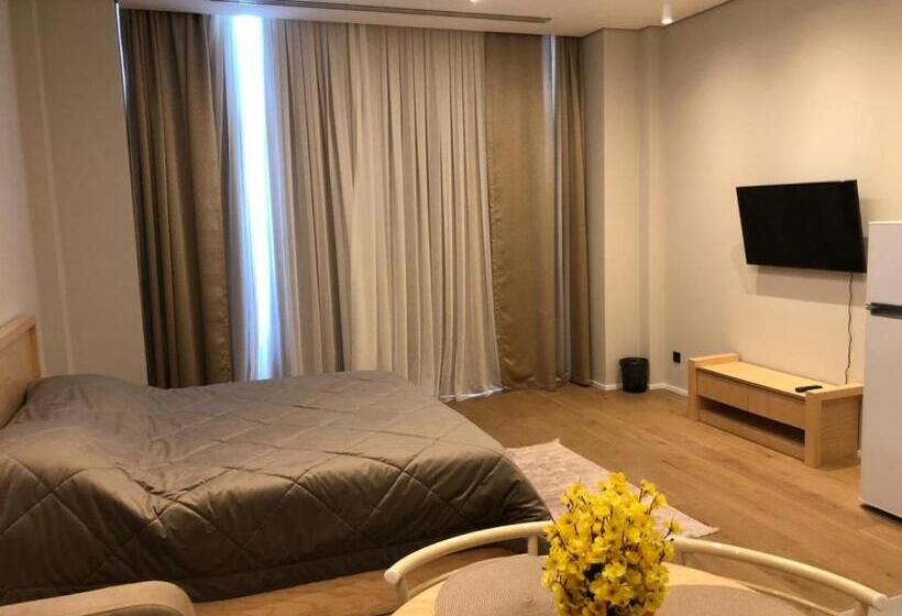 اتاق خانوادگی, Sea Breeze Lighthouse