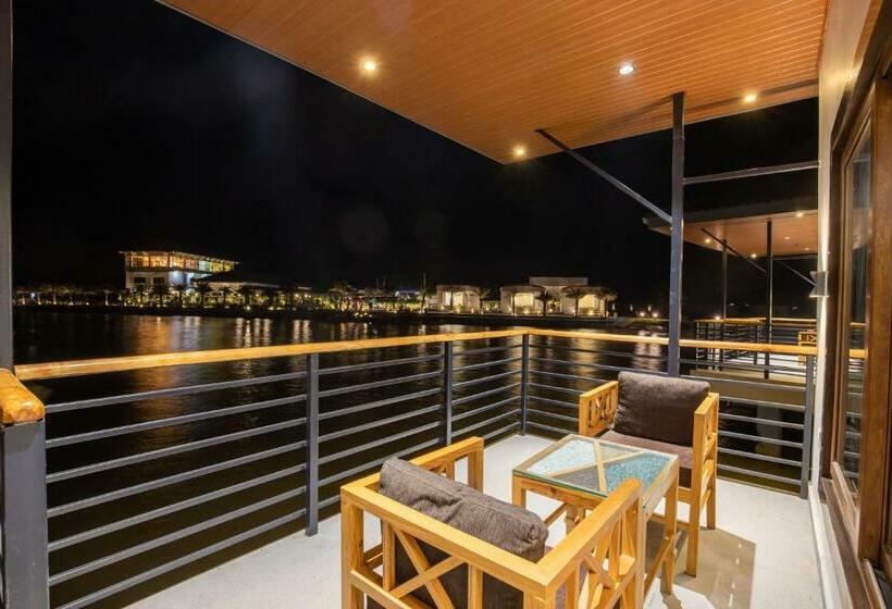 سوییت خانوادگی, Lumbini Palace Resort