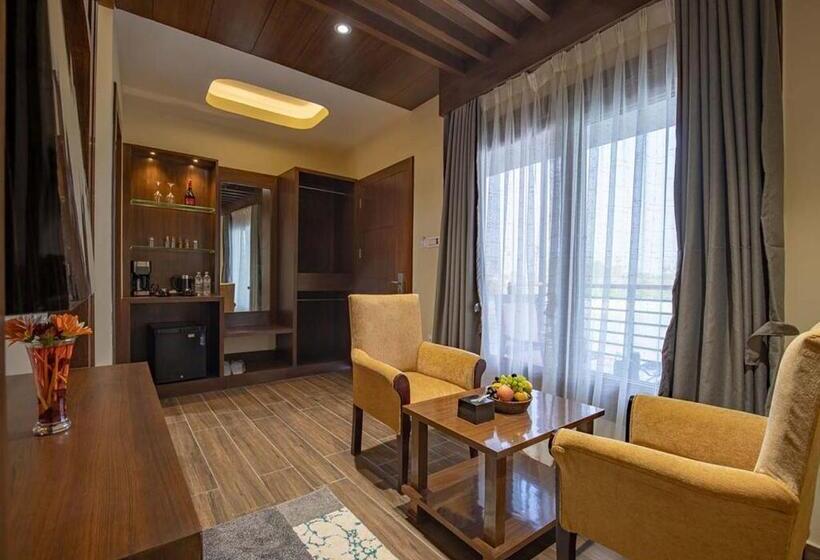 ویلای لوکس 1 خوابه, Lumbini Palace Resort