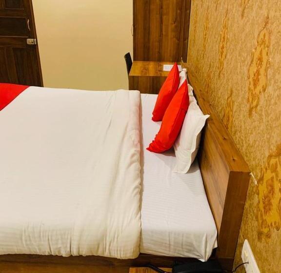 غرفة ديلوكس ثلاثية, Neelkanth