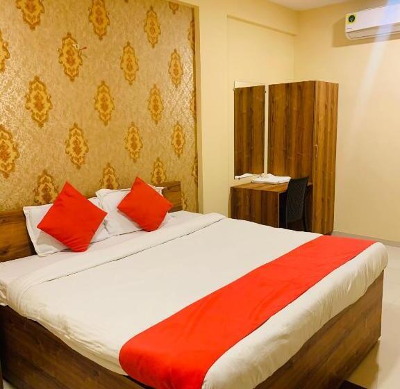 غرفة ديلوكس ثلاثية, Neelkanth