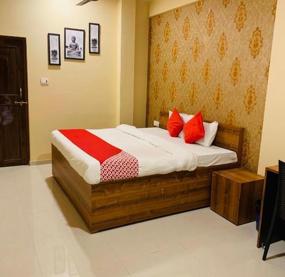 غرفة ديلوكس ثلاثية, Neelkanth