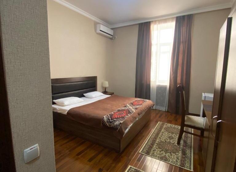 חדר סופריור, Vardonze