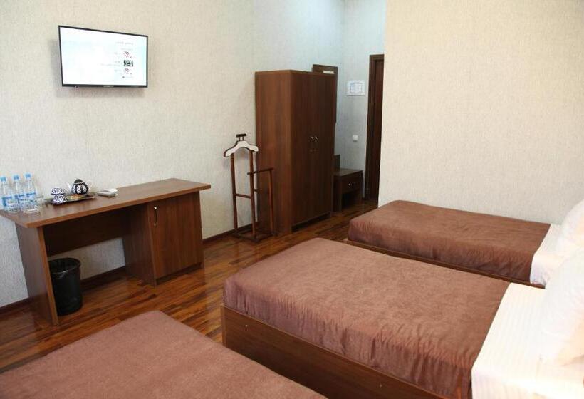 חדר סופריור לשלושה, Vardonze