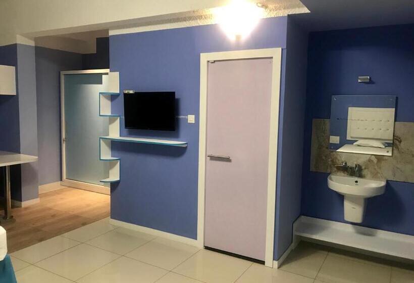 Номер Deluxe, Niasha