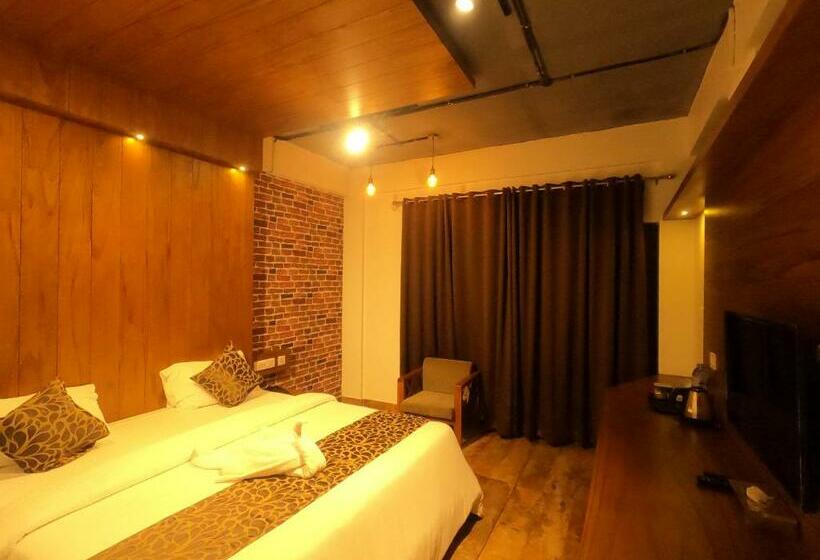 سوییت جونیور با بالکن, The Wild Trails Munnar Resort