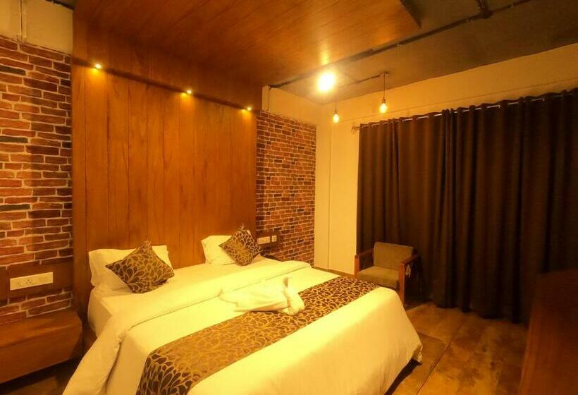 سوییت جونیور با بالکن, The Wild Trails Munnar Resort