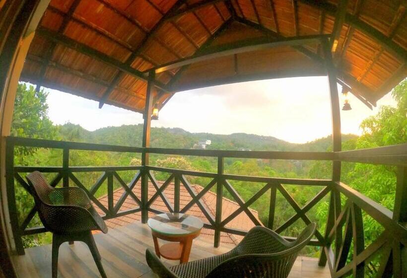 سوییت جونیور با بالکن, The Wild Trails Munnar Resort