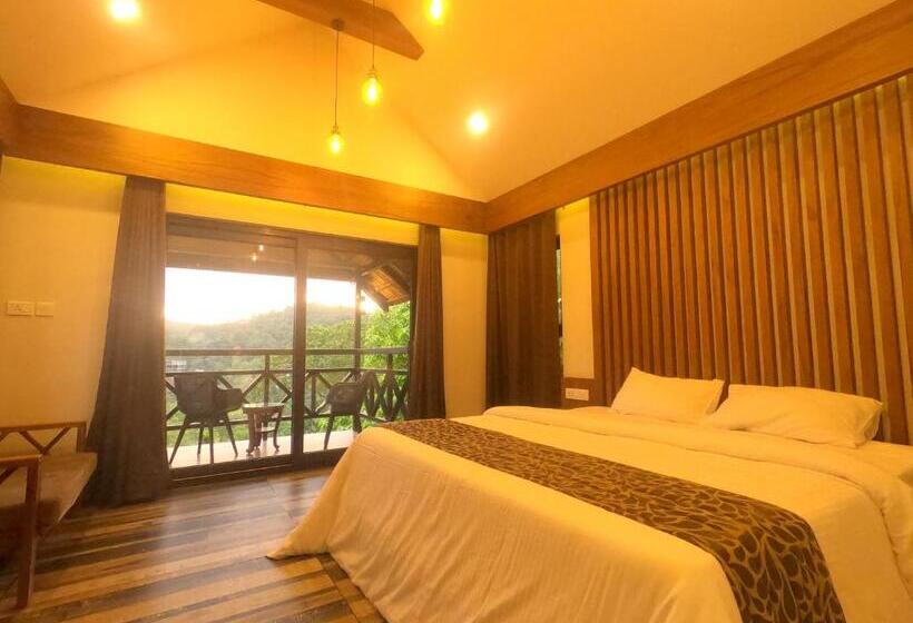 سوییت جونیور با بالکن, The Wild Trails Munnar Resort