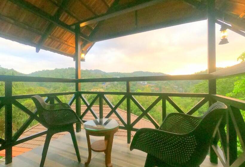 سوییت جونیور با بالکن, The Wild Trails Munnar Resort